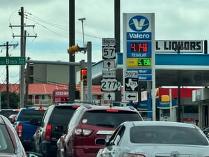 El precio de la gasolina en Eagle Pass, Texas, superó este día la barrera de los 4 dólares por galón, reflejando el impacto de la situación en Medio Oriente