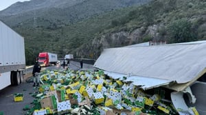 Saltillo Coahuila.- Un accidente de gran magnitud se registró durante la madrugada de este miércoles en el tramo de Los Chorros, sobre la carretera