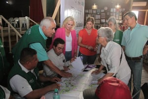 Autoridades municipales instalaron un módulo itinerante para facilitar trámites de regularización de propiedades, beneficiando directamente a familias