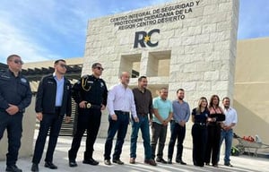 El complejo contará con salas de juntas, espacios de reuniones y oficinas destinadas a autoridades estatales y municipales.  La administración municipal