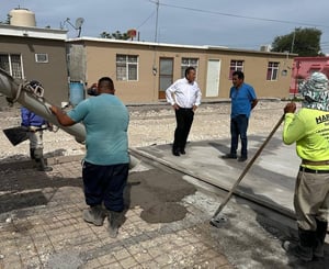 Autoridades municipales y estatales supervisan obras de pavimentación e imagen urbana en Nueva Rosita, con acciones enfocadas en mejorar vialidades y espacios