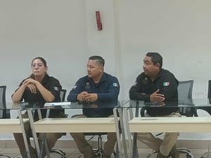 Protección Civil de Torreón alista un operativo especial ante la llegada de miles de visitantes a los panteones por el Día de las Madres.  Torreón, Coahuila.