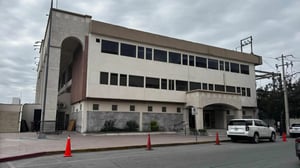 El secretario precisó que, a partir de este martes, una parte de los vehículos utilitarios del área administrativa dejarán de circular y quedarán bajo