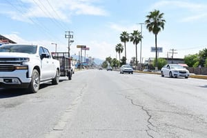 En Monclova, el calor ya se siente desde temprano. Cruzar la calle, incluso en las primeras horas del día, implica hacerlo bajo un sol intenso y con poca