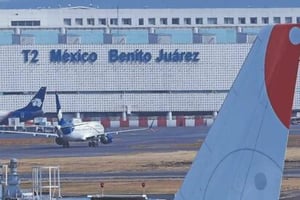 Estados Unidos mantiene restricciones a aerolíneas mexicanas y condiciona su levantamiento al cumplimiento de acuerdos sobre slots y operaciones en el AICM.