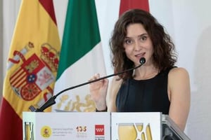 Ariadna Montiel criticó la visita de Isabel Díaz Ayuso a México, calificándola como provocación e injerencia de la ultraderecha extranjera en asuntos