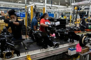 En Estados Unidos la productividad laboral creció durante el primer trimestre con menor ritmo, impulsada por eficiencia empresarial, inversión tecnológica