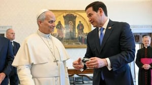 El papa León XIV y Marco Rubio reafirmaron cooperación bilateral en el Vaticano, abordando conflictos internacionales, ayuda humanitaria y tensiones