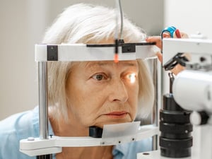 Un grupo de medicamentos utilizados para prevenir las migrañas podría también reducir el riesgo de desarrollar glaucoma, de acuerdo con un estudio reciente.