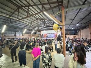 Madres de Villa de las Esperanzas, La Mota y Rancherías vivieron celebración organizada por el Gobierno Municipal de Múzquiz con música, regalos y convivencia