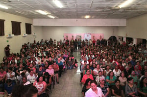 El Gobierno Municipal de Múzquiz celebró el Día de las Madres con eventos comunitarios, música en vivo, rifas y convivencia en distintas