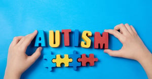 Los estereotipos sobre hombres con autismo que suelen aparecer en películas y series de televisión podrían estar influyendo en que muchas mujeres y personas