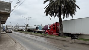 El cruce fronterizo de Piedras Negras opera bajo un plan piloto implementado por autoridades estadounidenses para reorganizar el flujo de exportaciones