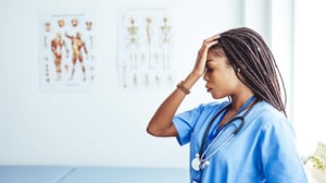Un estudio reciente revela que las causas por las que los médicos abandonan la profesión han cambiado considerablemente en los últimos años.  Actualmente,