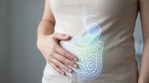 La sensación de “abdomen inflamado” después de comer ya no se considera únicamente una molestia temporal. Actualmente, la gastroenterología