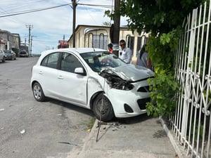 Menores y una mujer resultaron afectados tras fuerte impacto.  Momentos de angustia y una intensa movilización de cuerpos de rescate se vivieron