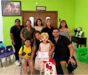 Después de cuatro años viviendo en un refugio de Nueva Rosita, una niña de seis años fue adoptada por una familia de Torreón.  La Casa Hogar Refugio