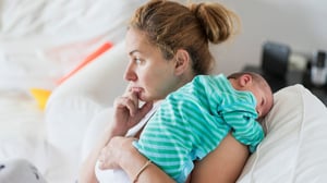 La lactancia materna suele percibirse como un proceso completamente natural; sin embargo, para muchas mujeres puede representar un reto físico, emocional