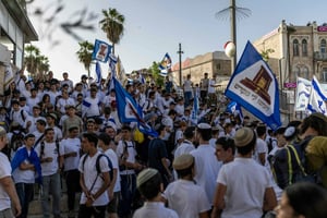 Una marcha anual en la Ciudad Vieja de Jerusalén reunió a grupos ultranacionalistas que corearon consignas racistas durante el Día de Jerusalén en Israel.