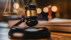 El juicio político en México permite sancionar a funcionarios por violaciones graves a la ley, con castigos que van desde destitución hasta inhabilitación