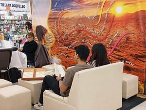 La directora informó que como parte de la programación oficial de la FILC, esta semana se llevó a cabo la presentación del libro “Relatos de polvo y piel.