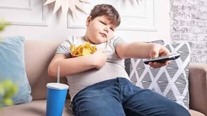 Un estudio reciente sugiere que subir de peso en etapas tempranas de la vida puede elevar de forma considerable el riesgo de desarrollar cáncer, incluso hasta