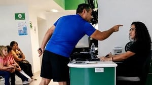 Un usuario del IMSS en San Luis Potosí amenazó de muerte a una trabajadora en la UMF 7, generando indignación y activación de protocolos institucionales