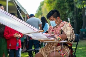 El gobierno de Hidalgo lanzó una convocatoria para que artesanos indígenas diseñen una playera conmemorativa del Mundial de Fútbol, con premios económicos