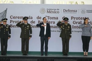 Acompaña Gobernador al General Paulo Francisco Benítez en su toma de protesta como Comandante de la 47 Zona Militar.  El gobernador Manolo Jiménez Salinas