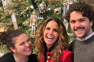 Lucero reaccionó a los elogios que recibió su hijo José Manuel Mijares en redes sociales tras aparecer en fotografías familiares compartidas por la cantante.