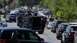 Autoridades estadounidenses identificaron a los presuntos responsables del ataque armado en una mezquita de San Diego, donde murieron tres personas