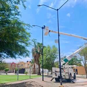El Gobierno Municipal de Torreón refuerza el mantenimiento de luminarias en distintos sectores de la ciudad.   Torreón, Coahuila. A 19 de mayo de 2026.-