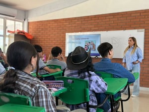 El Instituto Municipal de la Mujer de Torreón llevó la plática “Violencia Digital” a estudiantes de secundaria para prevenir riesgos y fomentar