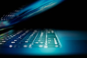Un informe de ciberseguridad reveló que más de la mitad del tráfico global en internet ya es automatizado, impulsado por bots potenciados con inteligencia