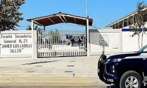 Saltillo, Coahuila, 20 de mayo de 2026.- Un maestro de la secundaria general número 21, “Javier Luis Cabello Siller”,ubicada en la colonia Mirasierra,