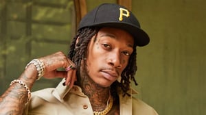 El rapero Wiz Khalifa fue incluido en la lista de personas buscadas en Rumania tras una condena de nueve meses por posesión de drogas.  El rapero