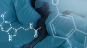 Dormir mal no siempre se debe únicamente al estrés, al uso del celular o a malos hábitos antes de acostarse. Especialistas en sueño y hormonas señalan