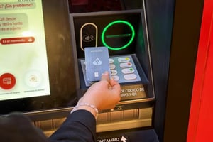 Moody’s ajustó a la baja las calificaciones de ocho instituciones financieras en México tras la reciente reducción de la nota soberana del país a nivel Baa3.