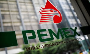 Moody’s confirmó la evaluación crediticia de Pemex al mantener su calificación B1, respaldada por apoyo del gobierno mexicano y desafíos financieros