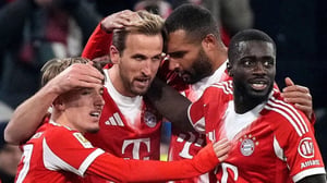 El Bayern Múnich conquistó la DFB Pokal tras vencer 3-0 al Stuttgart en la final disputada en Berlín, con un triplete de Harry Kane.  Bayern domina la final
