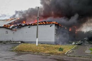 Fuertes explosiones sacudieron Kiev tras un ataque masivo con misiles balísticos rusos; autoridades ucranianas pidieron a la población permanecer en refugios.