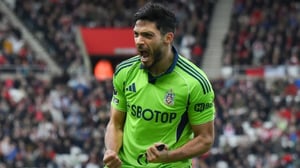 Raúl Jiménez finalizó la temporada con Fulham tras participar en la victoria sobre Newcastle, mientras crecen las dudas sobre su futuro en Inglaterra.  Raúl