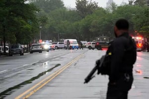 Autoridades identificaron al hombre abatido cerca de la Casa Blanca tras un tiroteo contra agentes del Servicio Secreto en Washington.  El hombre abatido
