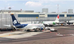 Un vuelo de Aeroméxico rumbo a Corea del Sur regresó a Ciudad de México tras reportarse un daño en el parabrisas de la aeronave.  El vuelo AM090 de Aeroméxico,