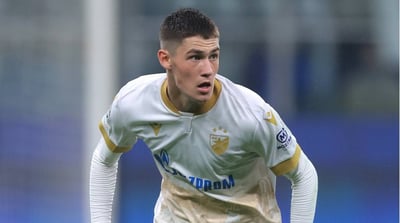 Andrija Maksimovic reta a Lamine Yamal en la Champions League