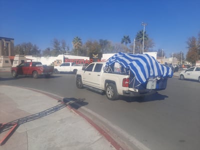 Paisanos Zacatecanos cruzan de Texas a Coahuila en caravana