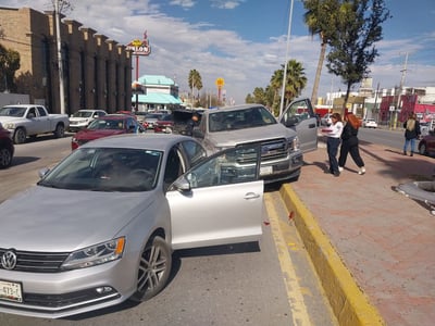 Fuerte carambola en bulevar Pape deja dos lesionados