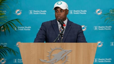 Chris Grier fuera de los Dolphins tras derrota ante Ravens