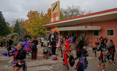 Mexicanos celebran Día de Muertos en EE.UU. pese a temor a redadas