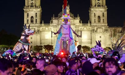 Zócalo se despide de su Megaofrenda de día de muertos